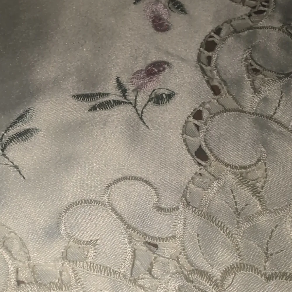 Machine Made Vintage Linens Lot #18 - Picture 5 of 13